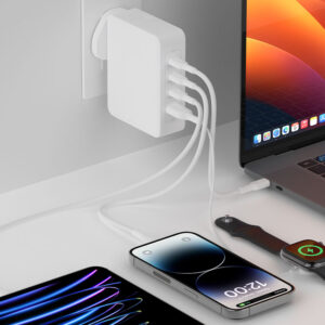 Belkin - Adaptador de corriente - tecnología GaN - 140 vatios - Fast Charge, Suministro de energía 3.1 - 4 conectores de salida (USB, 3 USB-C) - blanco